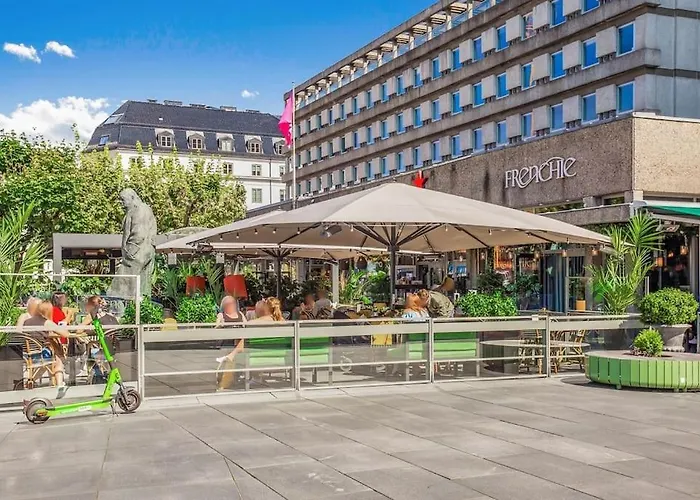 Sentral Modern Design Leilighet Med 2 Soverom, Gratis Parkering