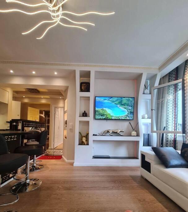Sentral Modern Design Med 2 Soverom, Gratis Parkering Apartment