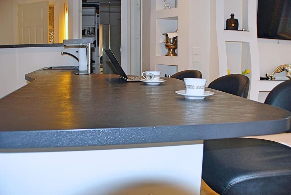 Sentral Modern Design Med 2 Soverom, Gratis Parkering Apartment *
